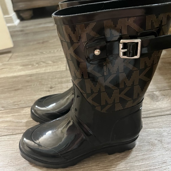 Michael kors rain boots - Picture 4 of 6